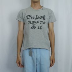 画像2: 60's ARTEX "The Devil Made Me Do It" ジョークプリントTシャツ M (2)