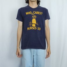 画像2: 60's Russell Southern USA製 "WHO CARES? NURSES DO" プリントTシャツ L NAVY (2)