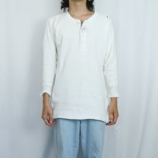 画像2: 60's HANES 猫目ボタン ヘンリーネックアンダーシャツ SIZE44 (2)