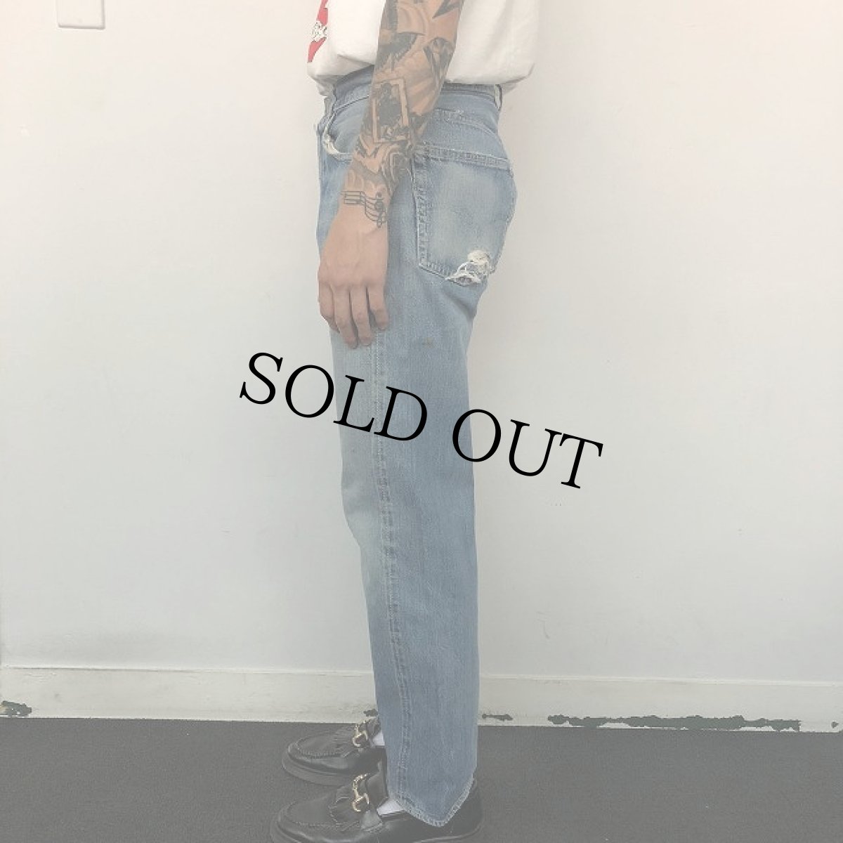 画像4: 60's LEVI'S 501XX BIGE デニムパンツ W30 (4)