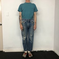 画像2: 60〜70's LEVI'S 501 BIGE デニムパンツ W30 (2)