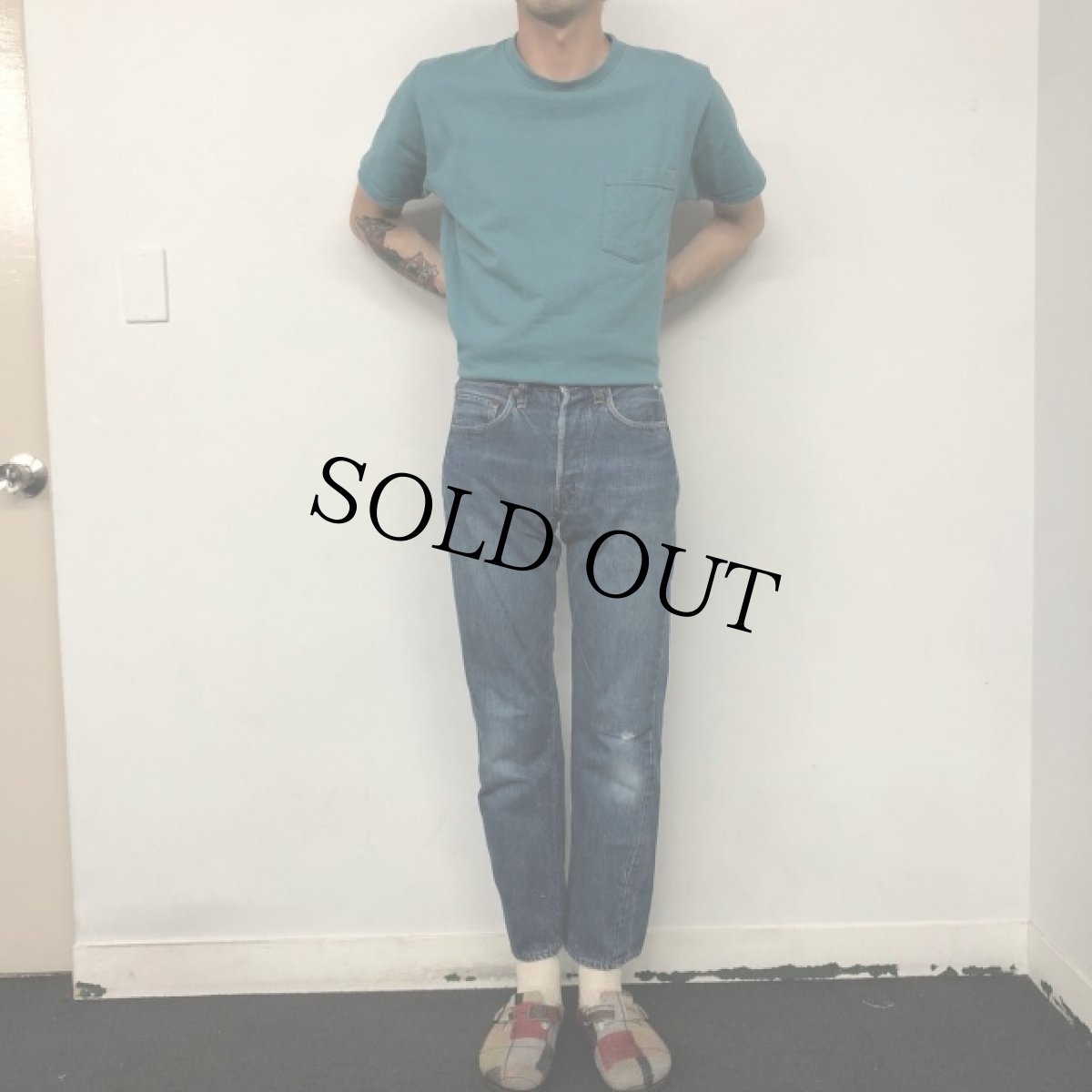 画像2: 60〜70's LEVI'S 501 BIGE デニムパンツ W27 (2)