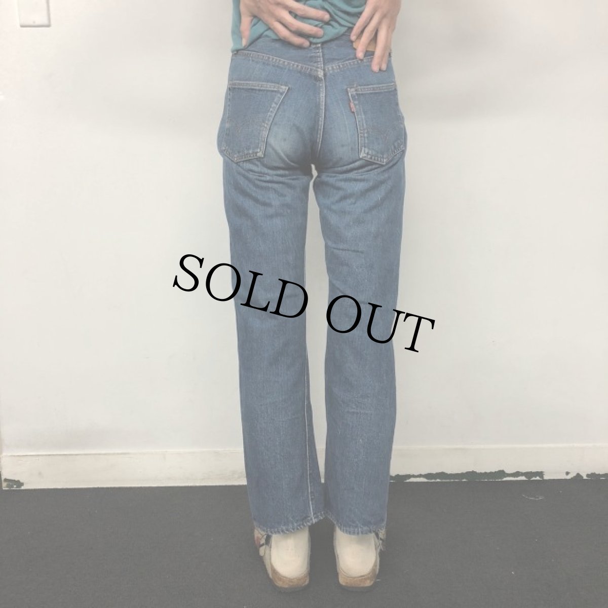 画像5: 60〜70's LEVI'S 501 BIGE デニムパンツ W27 (5)