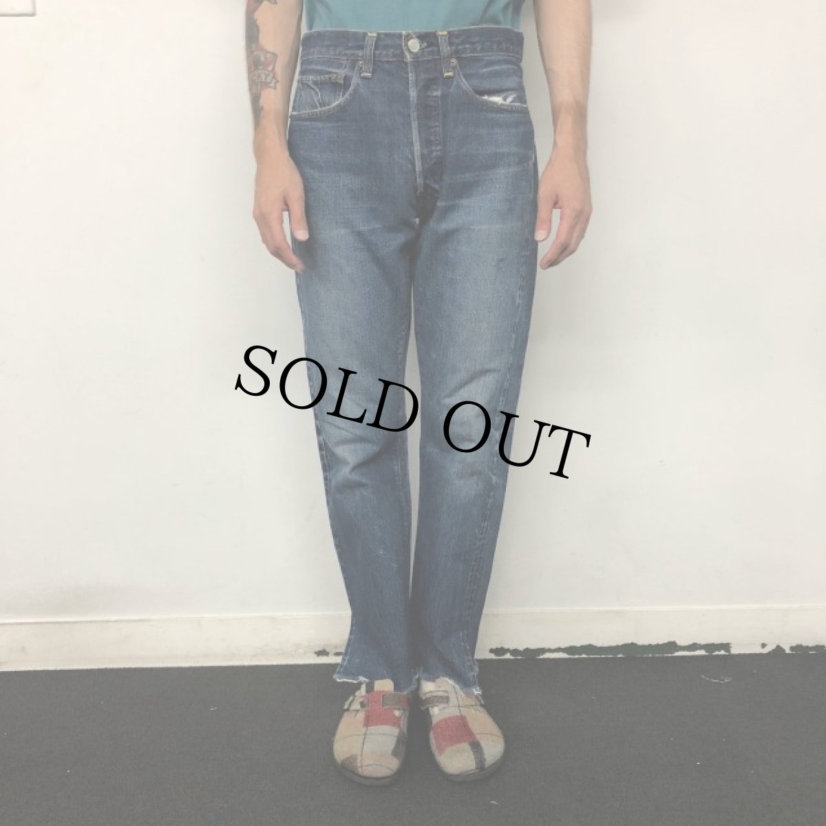 画像3: 60〜70's LEVI'S 501 BIGE デニムパンツ W30 (3)