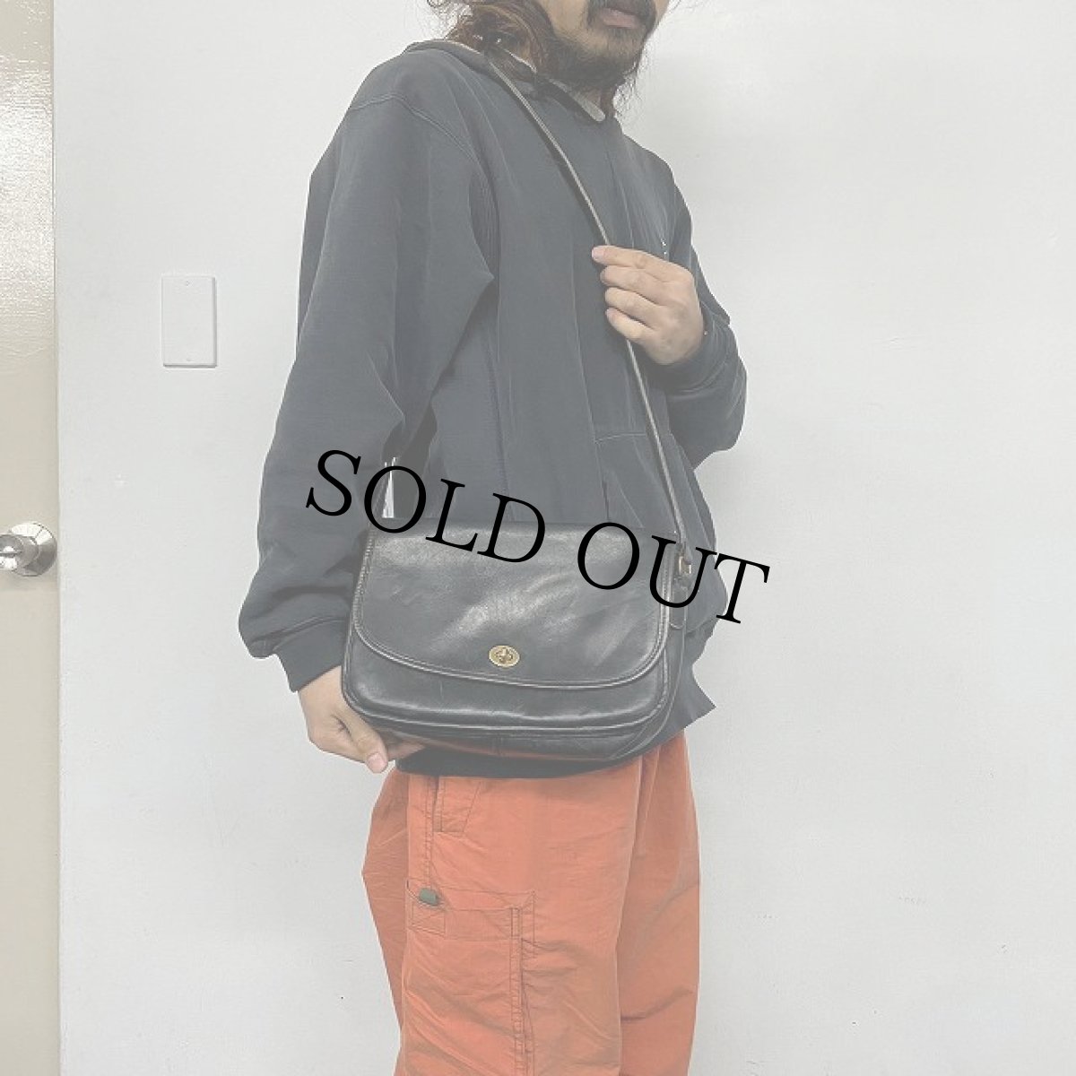 画像2: 80's COACH USA製 レザーミニショルダーバッグ BLACK (2)