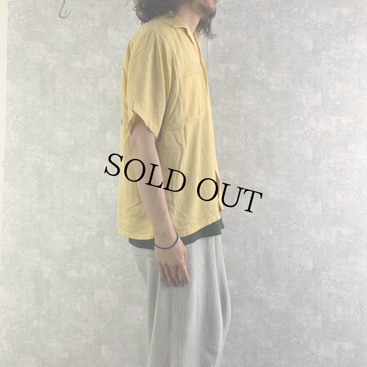 画像4: 60's VAN HEUSEN  "KINGSBURG Y'S MEN'S CLUB"  チェーン刺繍 レーヨンボーリングシャツ M (4)