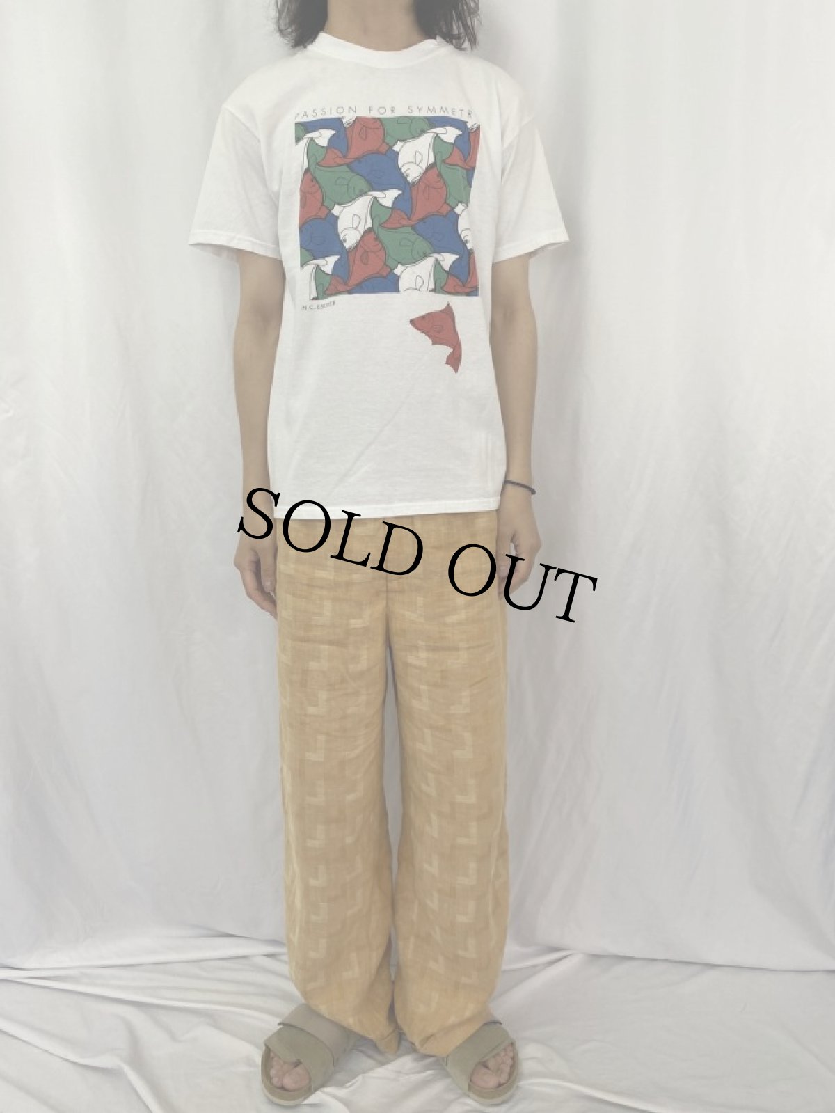 画像2: M.C. Escher "Passion For Symmetry" アートプリントTシャツ M (2)