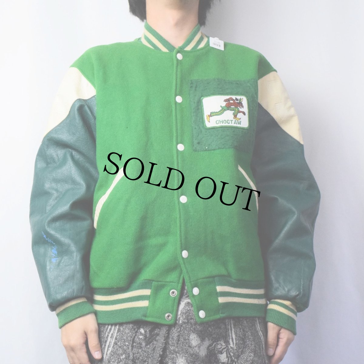 画像2: 50〜60's "CHOCTAW" インディアン柄 チェーン刺繍 パッチ付きウール×レザースタジャン 40 (2)