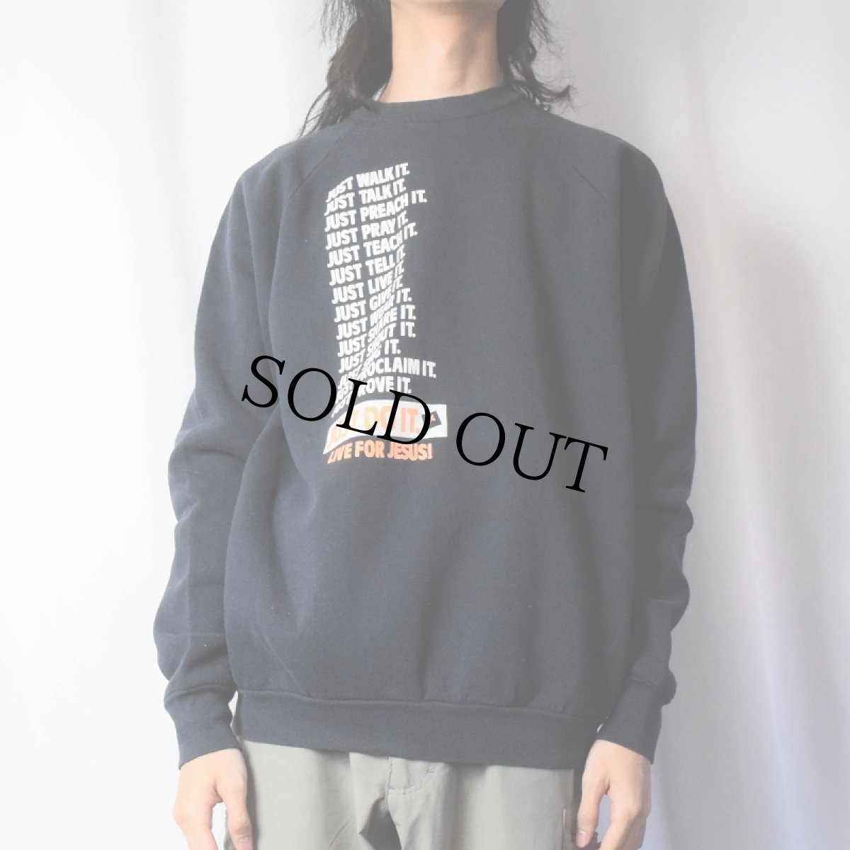 画像2: 90's USA製 "JUST DO IT. LIVE FOR JESUS!" パロディプリントスウェット XL (2)