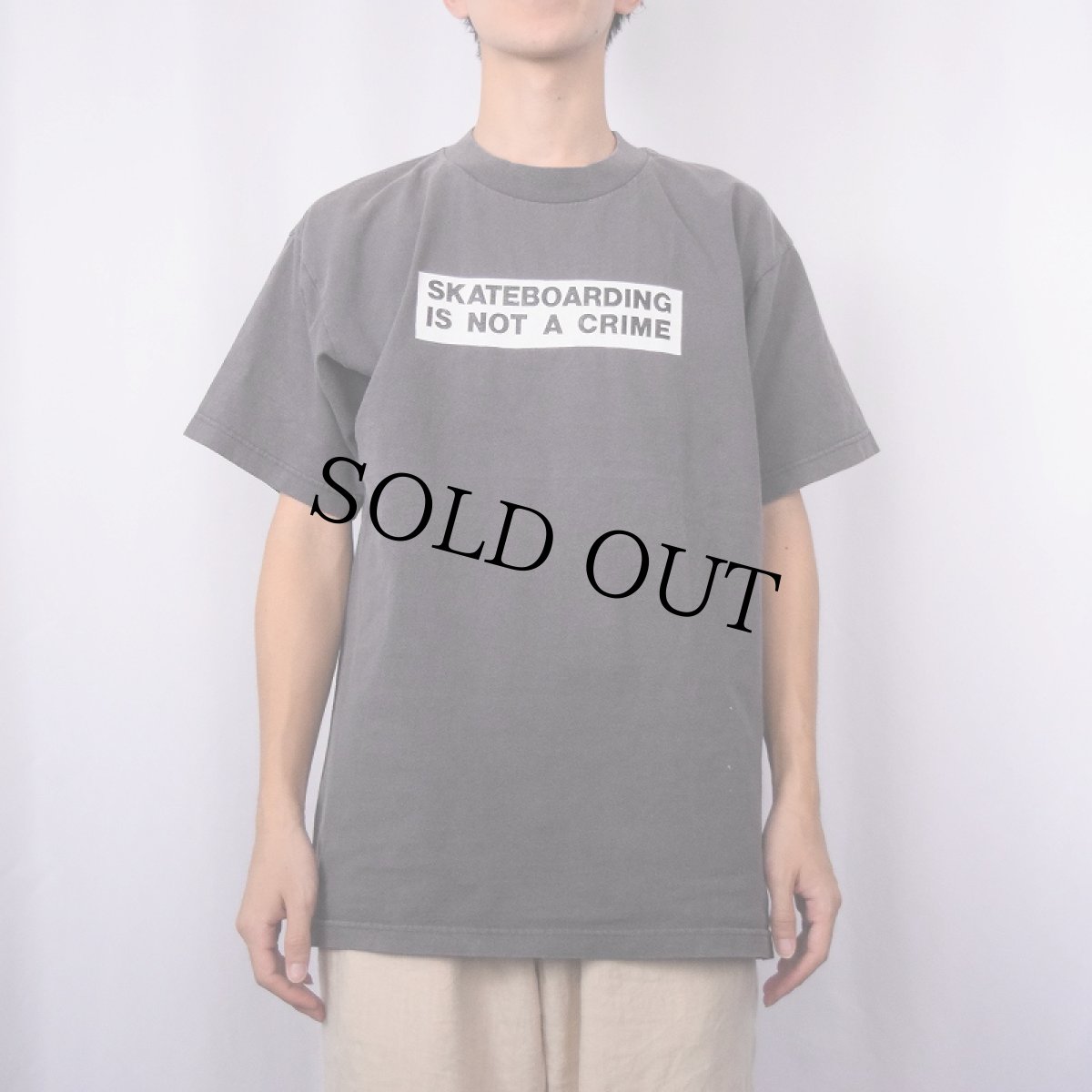 画像3: 90's SANTA CRUZ USA製 "SKATEBOARDING IS NOT A CRIME" プリントTシャツ L (3)