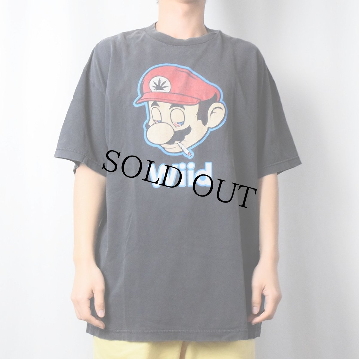 画像2: スーパーマリオ "wiid" ガンジャプリント キャラクターパロディTシャツ (2)