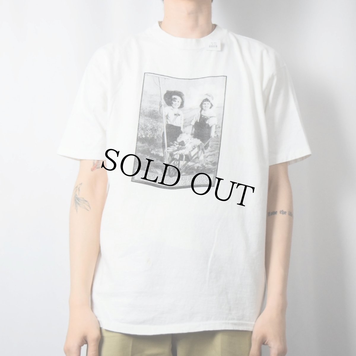 画像2: 90's USA製 "HELPING HOOVER IN OUR U.S. SCHOOL GARDEN" ポスタープリントTシャツ XL (2)