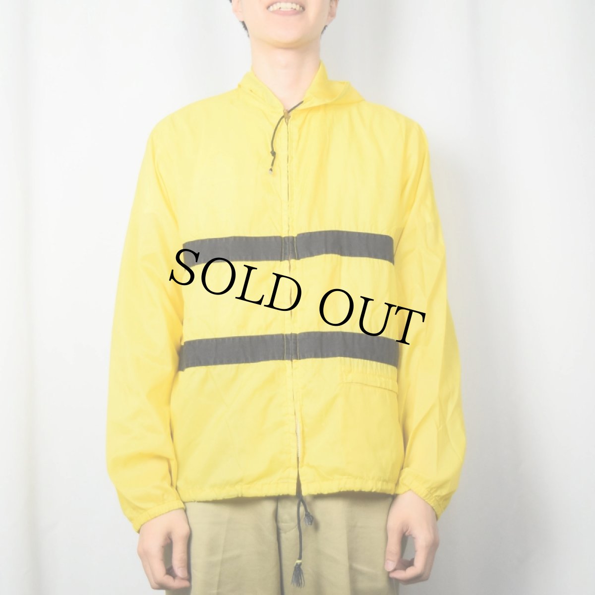 画像2: 70〜80's ボーダー柄 ナイロンパーカー (2)