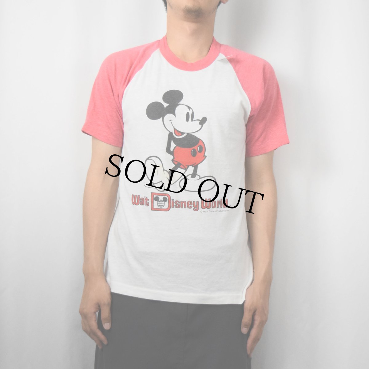画像2: 80's Walt Disney World USA製 "MICKEY MOUSE" プリントラグランTシャツ M (2)