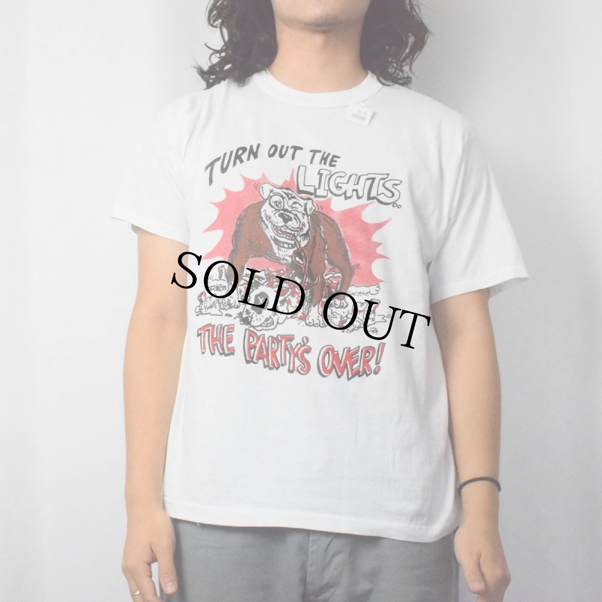 画像2: 80〜90's USA製 "TURN OUT THE LIGHTS THE PARTY'S OVER!" ブルドック プリントTシャツ XL (2)