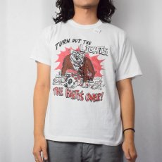 画像2: 80〜90's USA製 "TURN OUT THE LIGHTS THE PARTY'S OVER!" ブルドック プリントTシャツ XL (2)