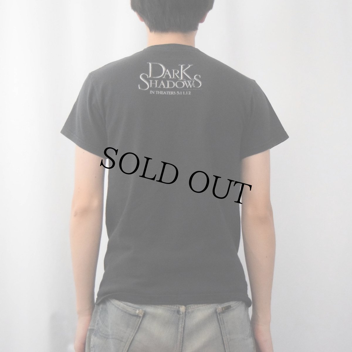 画像3: DARK SHADOWS "STRANGE IS RELATIVE" ホラーコメディ映画プリントTシャツ (3)