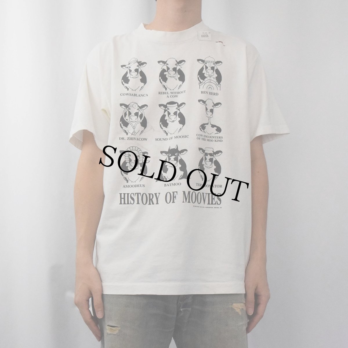 画像2: 90's USA製 "HISTORY OF MOOVIES" 牛プリント 映画パロディTシャツ L (2)