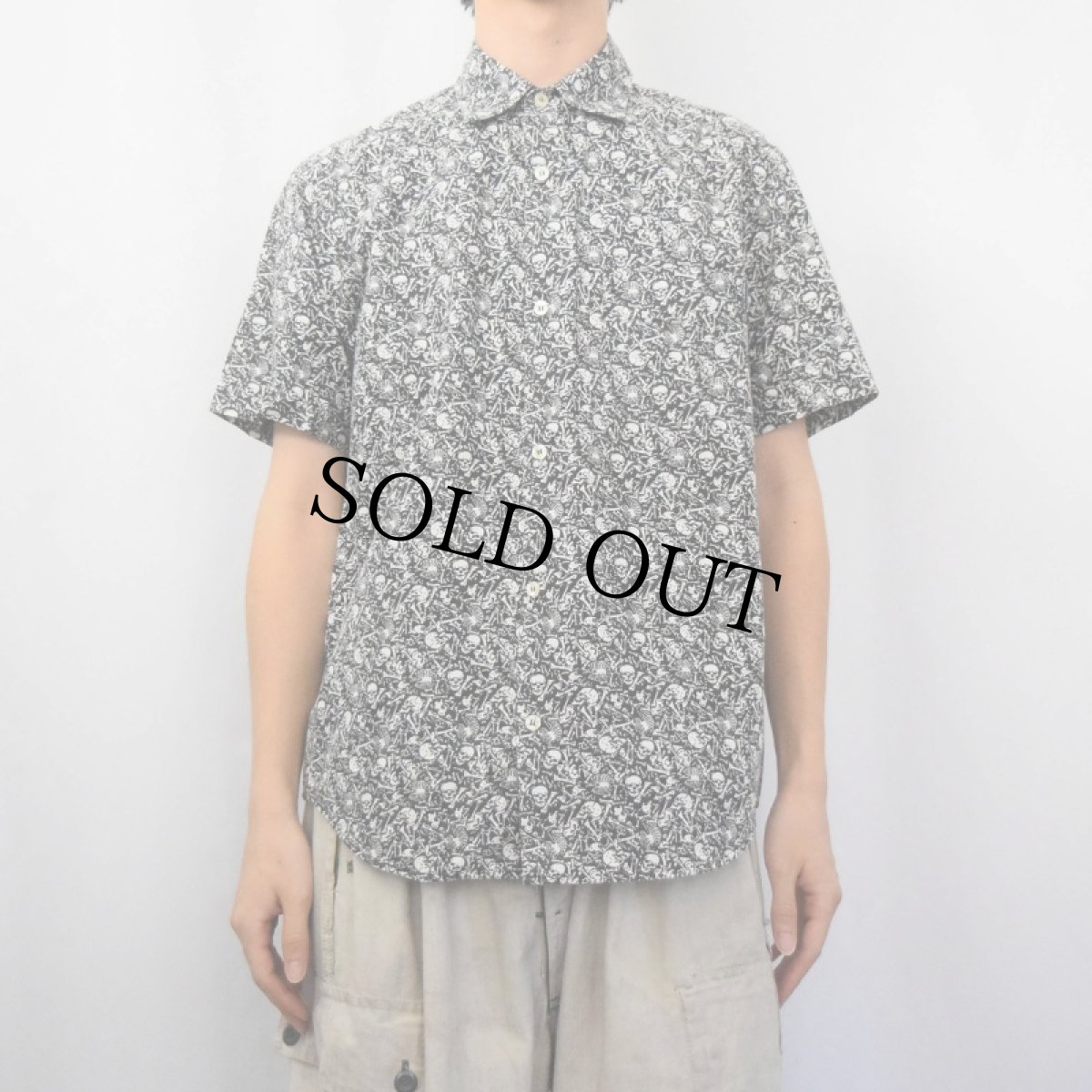 画像2: 2000's STUSSY USA製 スカル総柄 コットンシャツ S (2)