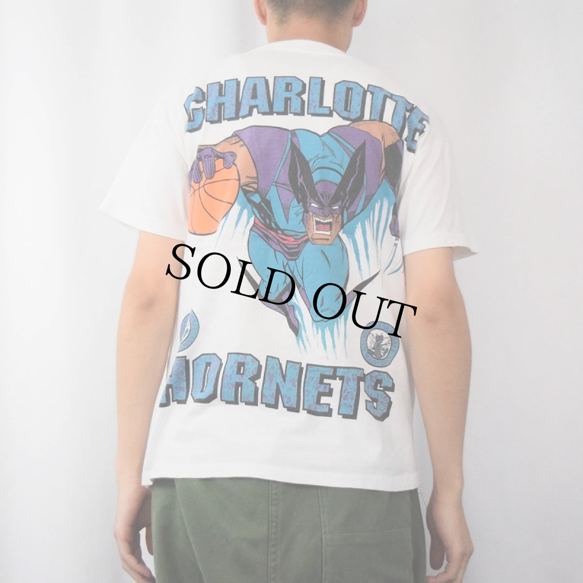 画像3: 90's MARVEL WOLVERINE "CHARLOTTE HORNETS" NBAチーム キャラクタープリントTシャツ (3)