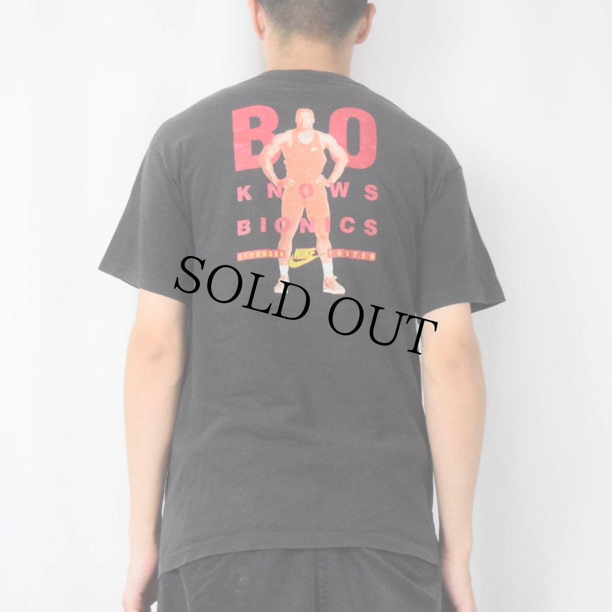 画像3: 90's NIKE Bo Jackson "The Bo-onic Man" プロ野球選手 パロディプリントTシャツ BLACK (3)