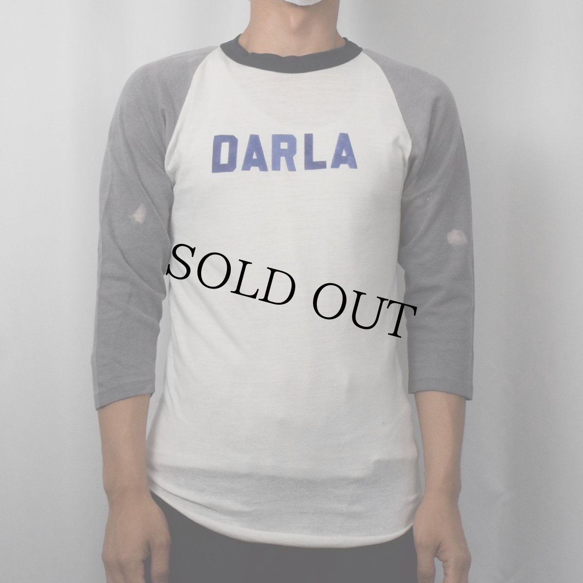 画像2: 【SALE】 80's USA製 DARLA フロッキープリント ラグランTシャツ M (2)