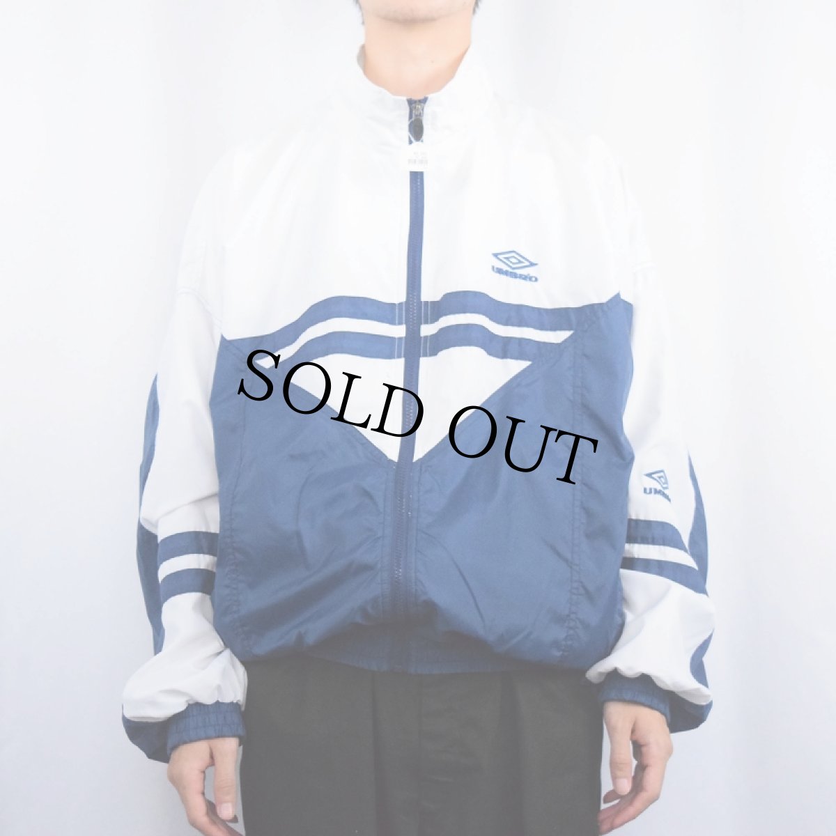 画像3: UMBRO "MONTAGE" ロゴ刺繍 切り替えナイロンジャケット L (3)