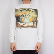 画像2: 90's SALVADOR DALI USA製 "新人類の誕生を見つめる地政学の子供" アートプリントロンT DEADSTOCK M (2)