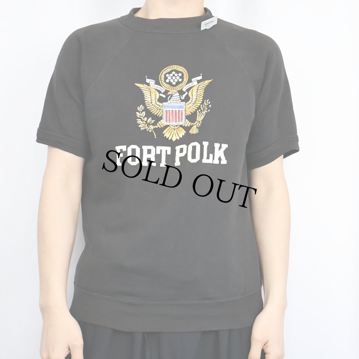 画像2: 60's U.S.ARMY "FORT POLK" カラーフロッキープリント ラグラン半袖スウェット BLACK (2)