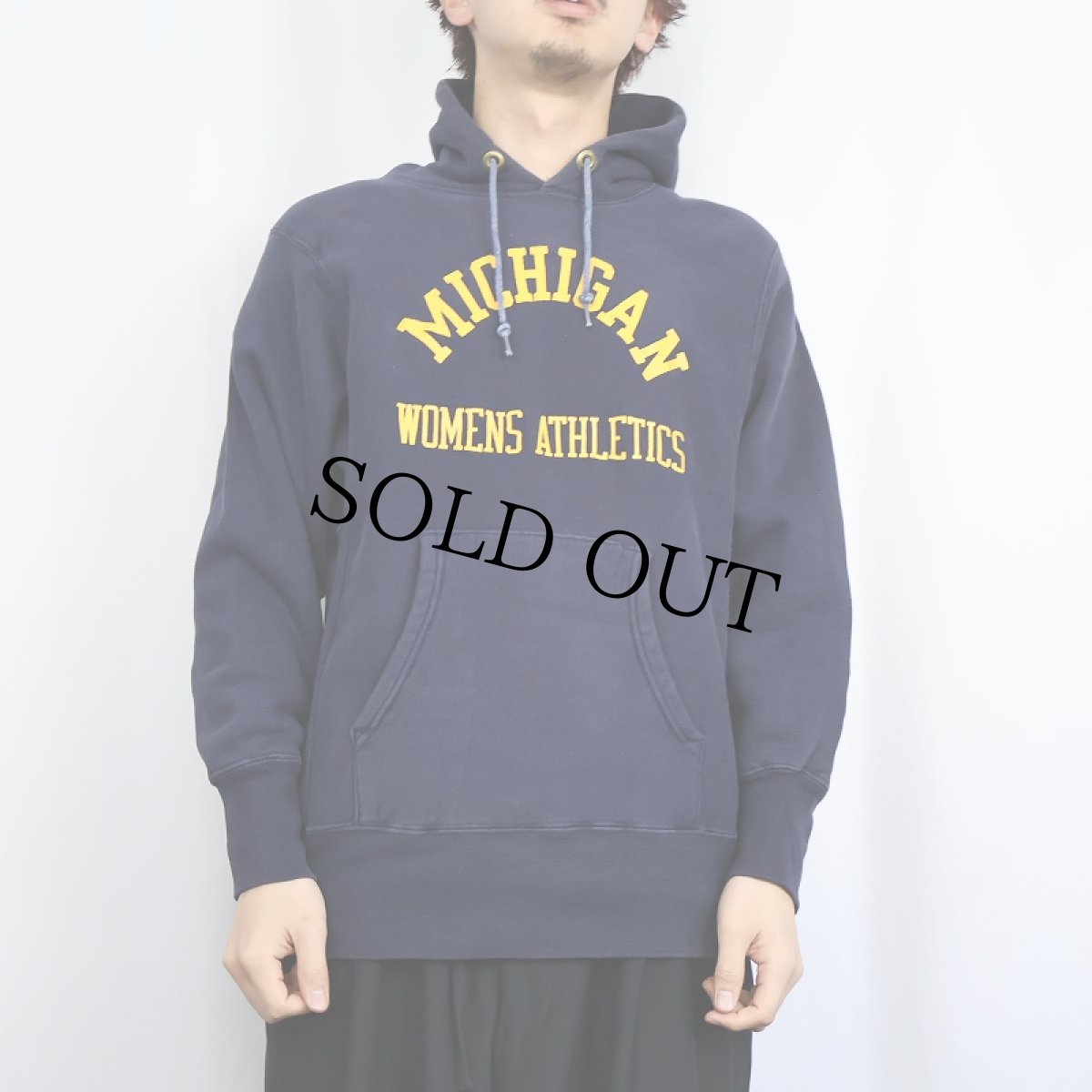 画像2: 70's Champion REVERSE WEAVE 青単色タグ USA製 "MICHIGAN WOMENS ATHLETICS" プリントスウェットフーディー S (2)