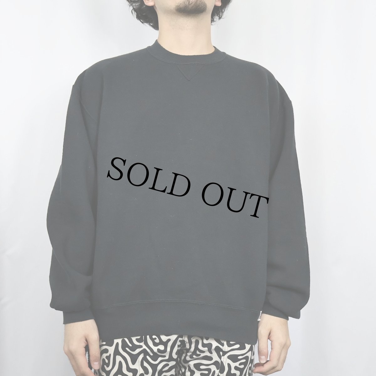 画像2: 90's RUSSELL ATHLETIC USA製 前V 無地スウェット BLACK XL (2)