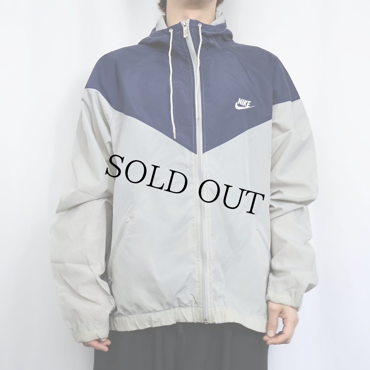 画像2: 90's NIKE 銀タグ 切り替えデザイン ナイロンジップパーカー XL (2)