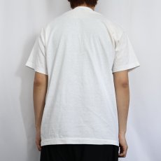 画像3: 90's USA製 "HANG IN THERE... WE'RE ON OUR WAY!" シュールイラストプリントTシャツ L (3)