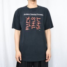 画像3: 90's Accient Oriental Proverb USA製 "FUCK THIS SHIT" ギミックプリントTシャツ L BLACK (3)