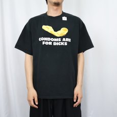 画像2: CONDOMS ARE FOR DICKS エロプリントTシャツ BLACK (2)