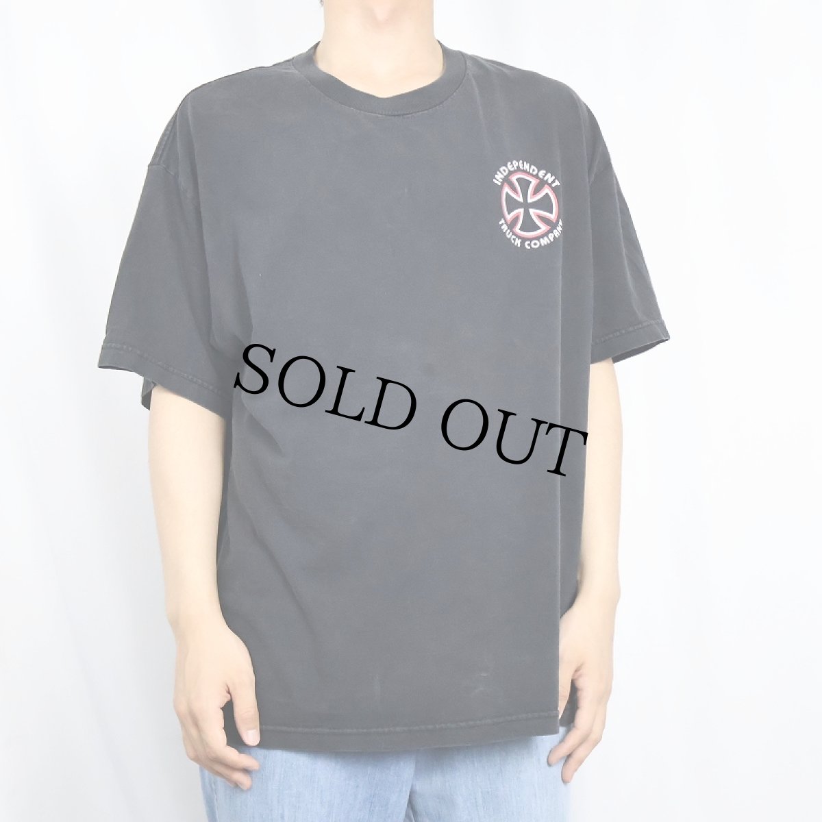画像2: INDEPENDENT ロゴプリントTシャツ BLACK (2)
