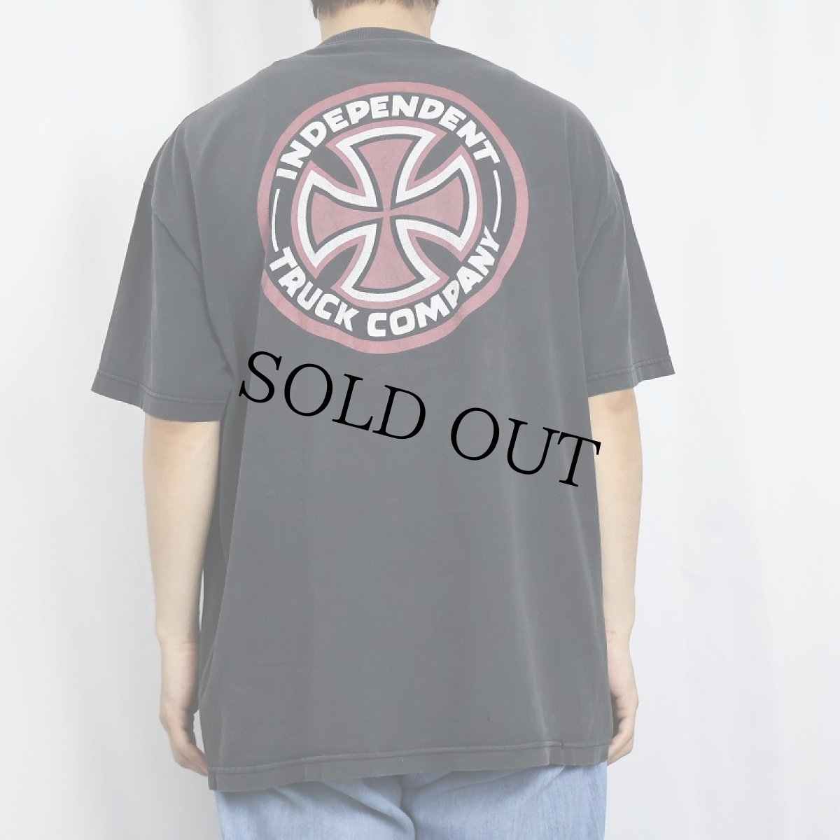 画像4: INDEPENDENT ロゴプリントTシャツ BLACK (4)