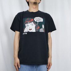画像2: THRASHER "WHY CAN'T MY BOYFRIEND SKATE?!" アメコミプリントTシャツ BLACK (2)