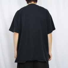 画像3: 鋼の錬金術師 "ニーナ&アレキサンダー" パロディプリントTシャツ BLACK (3)
