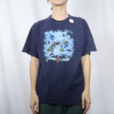 画像2: Curious George キャラクタープリントTシャツ NAVY (2)
