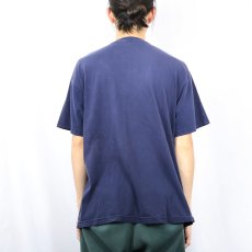 画像3: Curious George キャラクタープリントTシャツ NAVY (3)