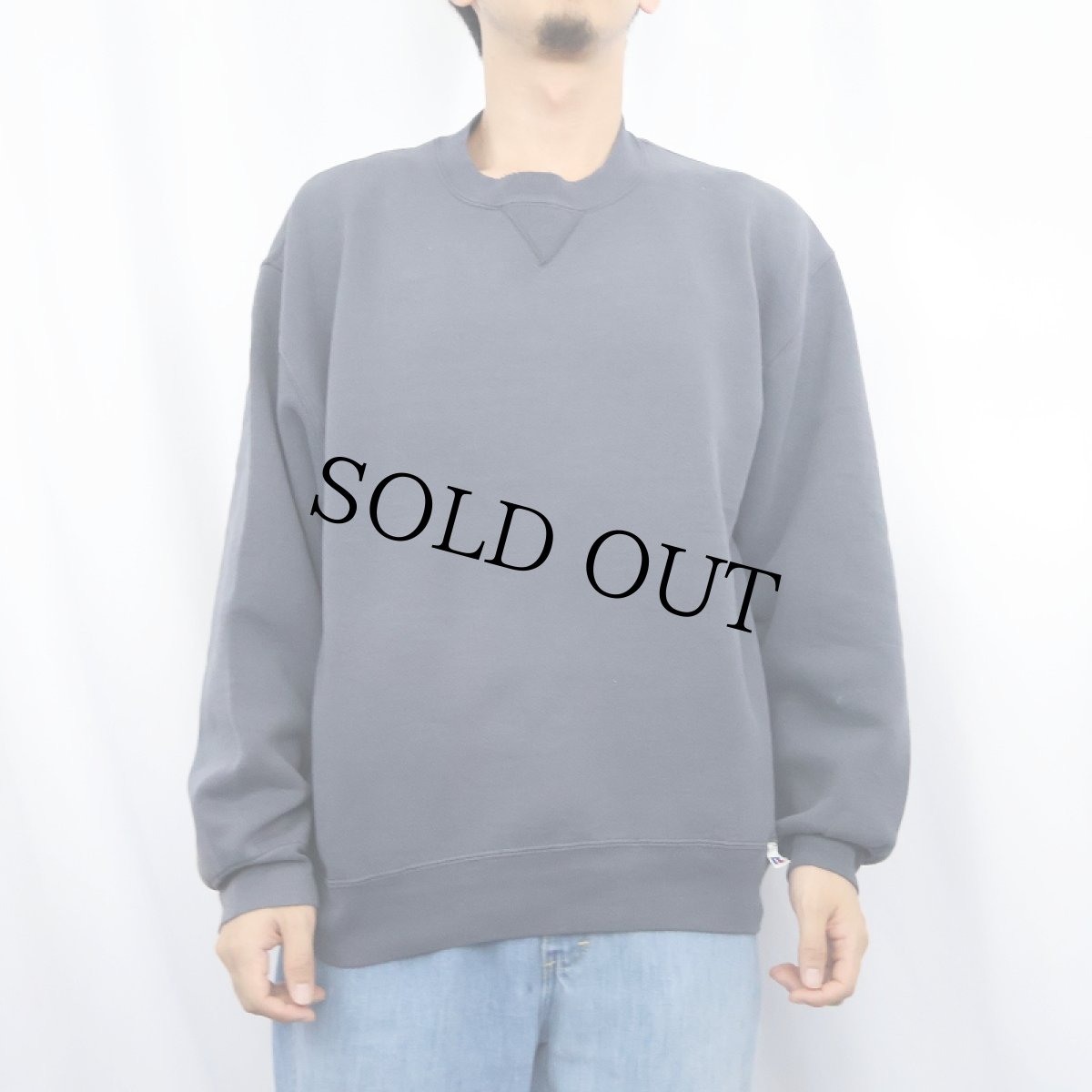 画像2: 90's RUSSELL ATHLETIC USA製 前V 無地フェードスウェット NAVY L (2)