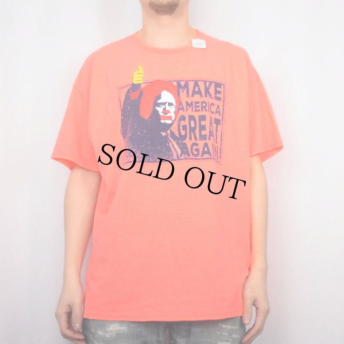 画像2: 【SALE】 Feeet 2nd Repaint "MAKE AMERICA GREAT AGAIN" トランプ大統領 ペイント入り Tシャツ (2)