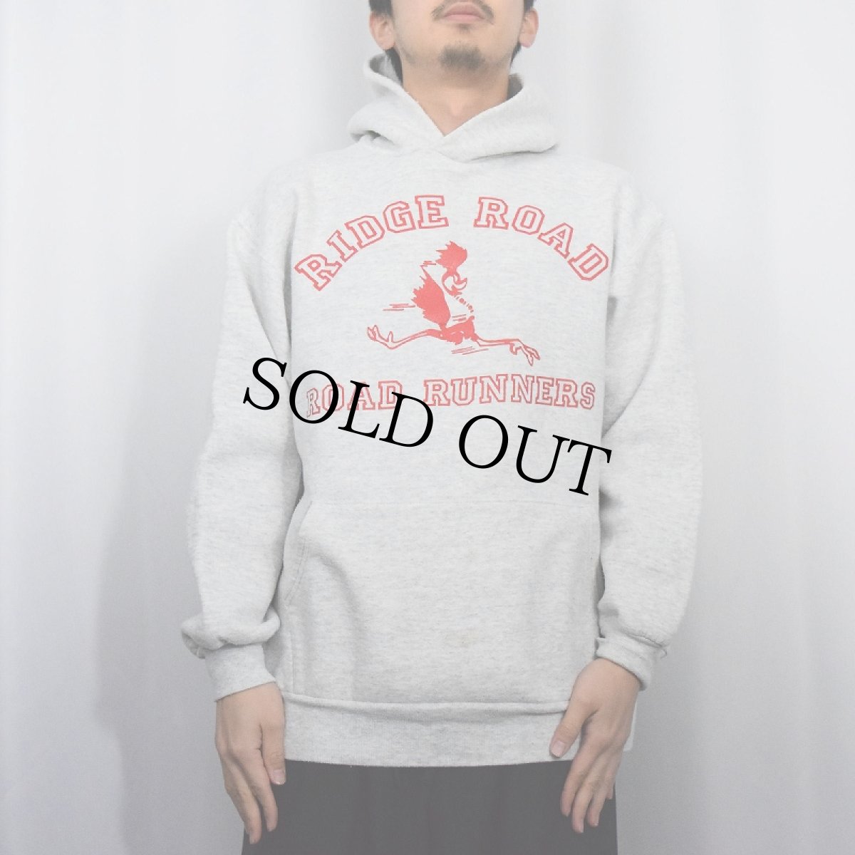 画像2: 90's RUSSELL ATHLETIC USA製 "RIDGE ROAD" ロードランナー プリントスエットフーディー XL (2)