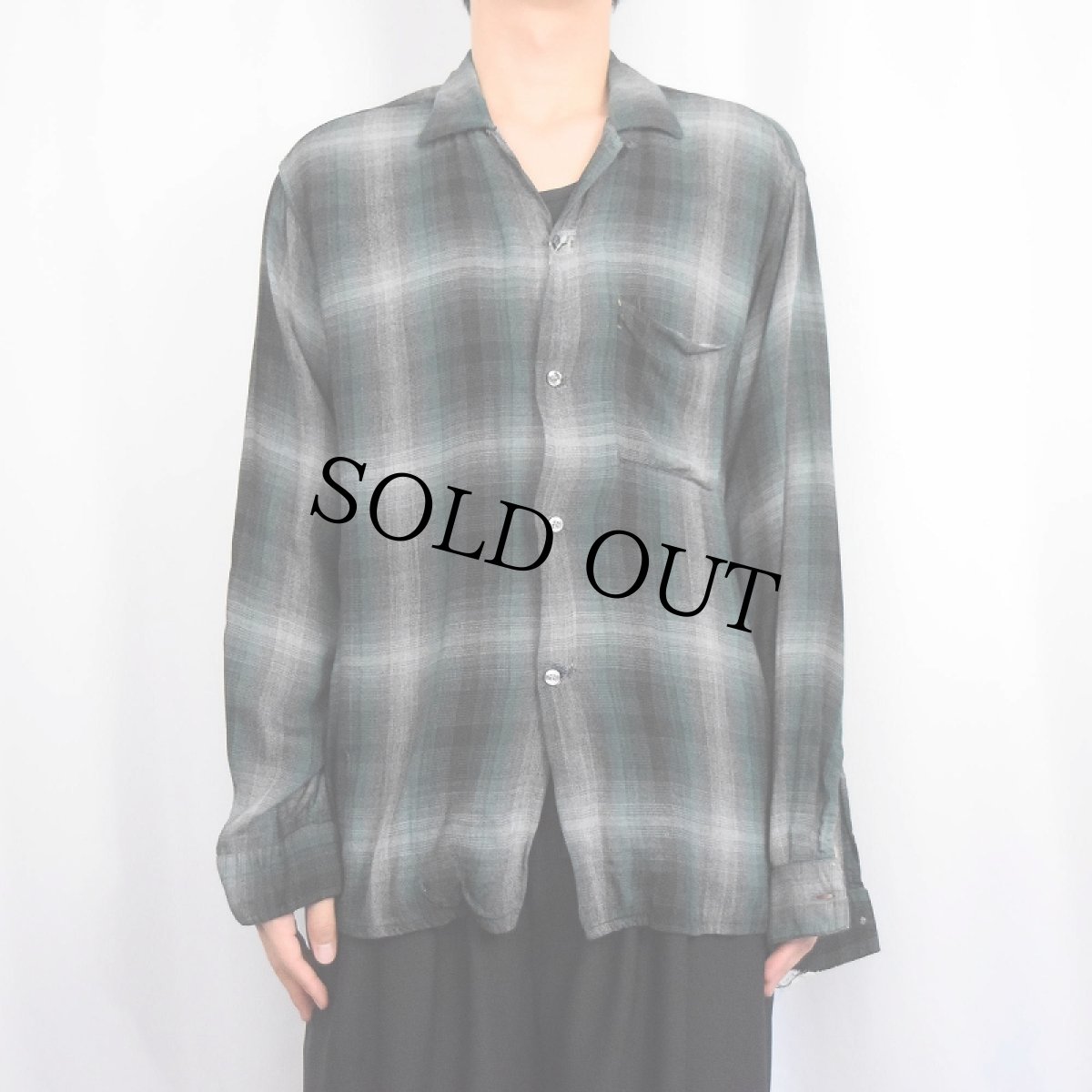 画像2: 60's オンブレーチェック柄 レーヨンオープンカラーシャツ  34 (2)