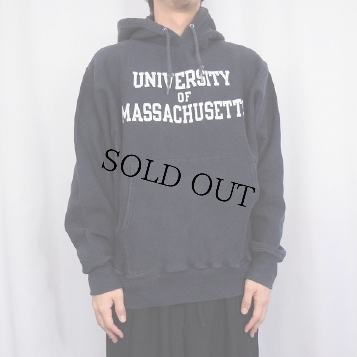 画像2: 2000's〜 Champion REVERSE WEAVE "UNIVERSITY OF MASSACHUSETTS" プリントスウェットフーディー NAVY M (2)