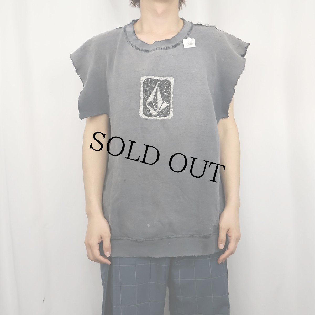 画像2: VOLCOM ロゴプリント カットオフスリーブスウェット (2)