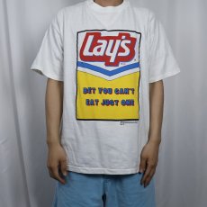画像2: Lay's "Bet you can't eat just one" お菓子メーカー プリントTシャツ L (2)