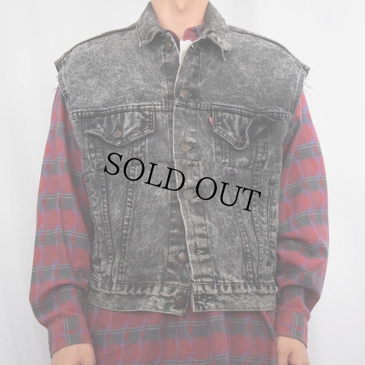 画像2: 80's Levi's 70507-0253 USA製 ケミカルウォッシュ カットオフ ブラックデニムベスト M (2)