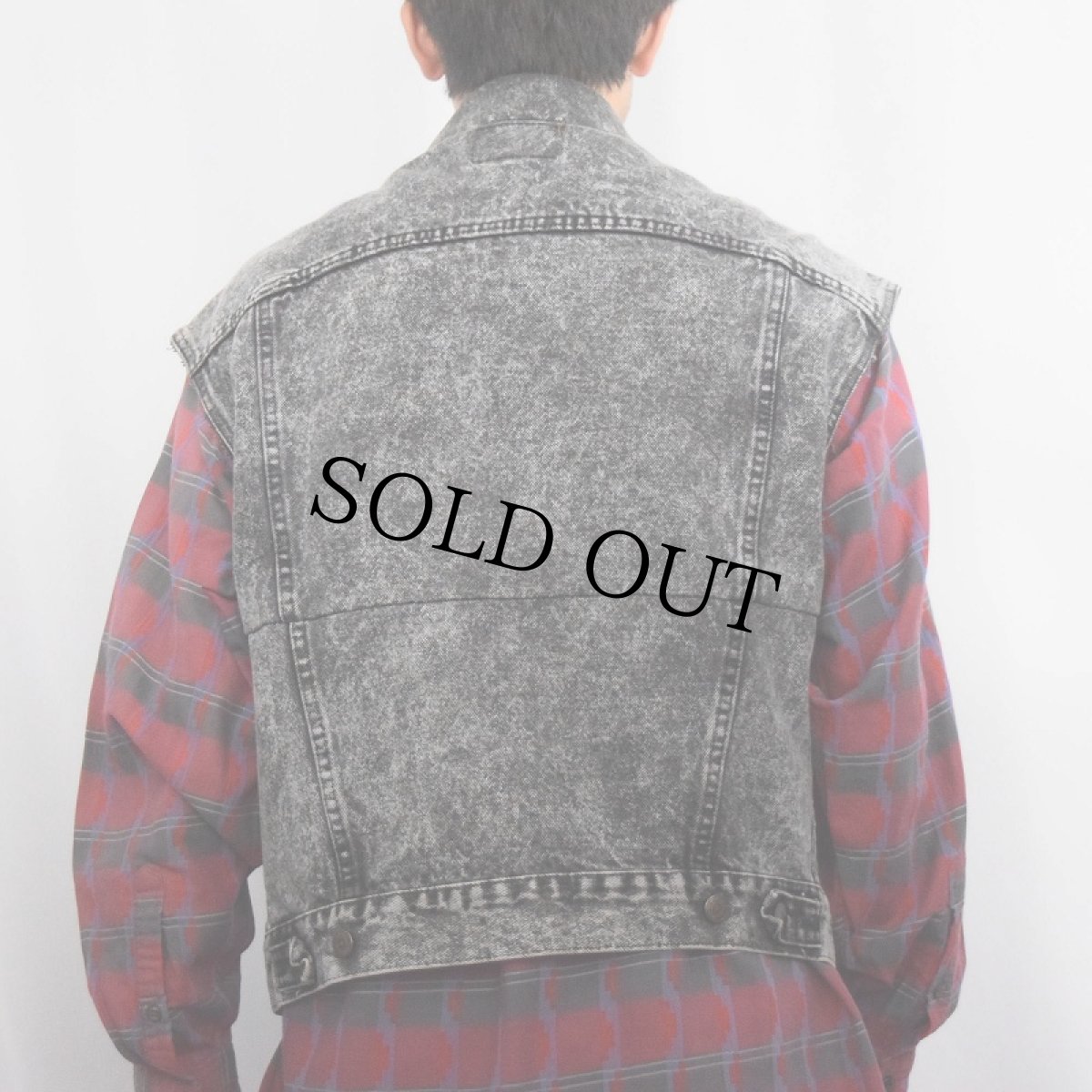 画像3: 80's Levi's 70507-0253 USA製 ケミカルウォッシュ カットオフ ブラックデニムベスト M (3)